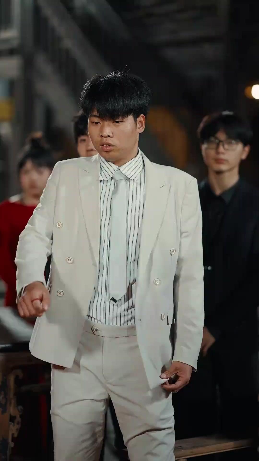 (Sulih suara)Ikan Asin Jadi Naga Pengguncang Langit