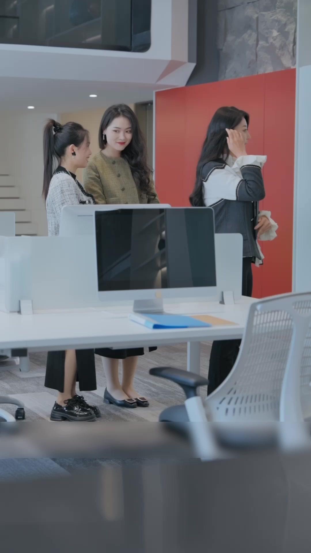 Istri Bos Bosan, Mulai Kerja Hari Ini