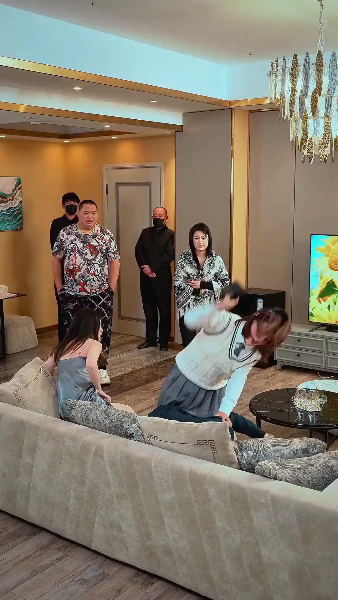 (Sulih suara) Gejolak di Dunia Hitam