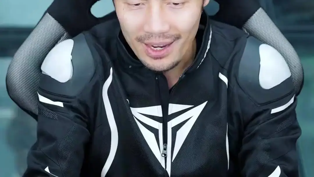 (مدبلج) سائق الشاحنات، أقوى مما تتخيل: عندما يتحول المُحاكي إلى ميدان معركة نفسية