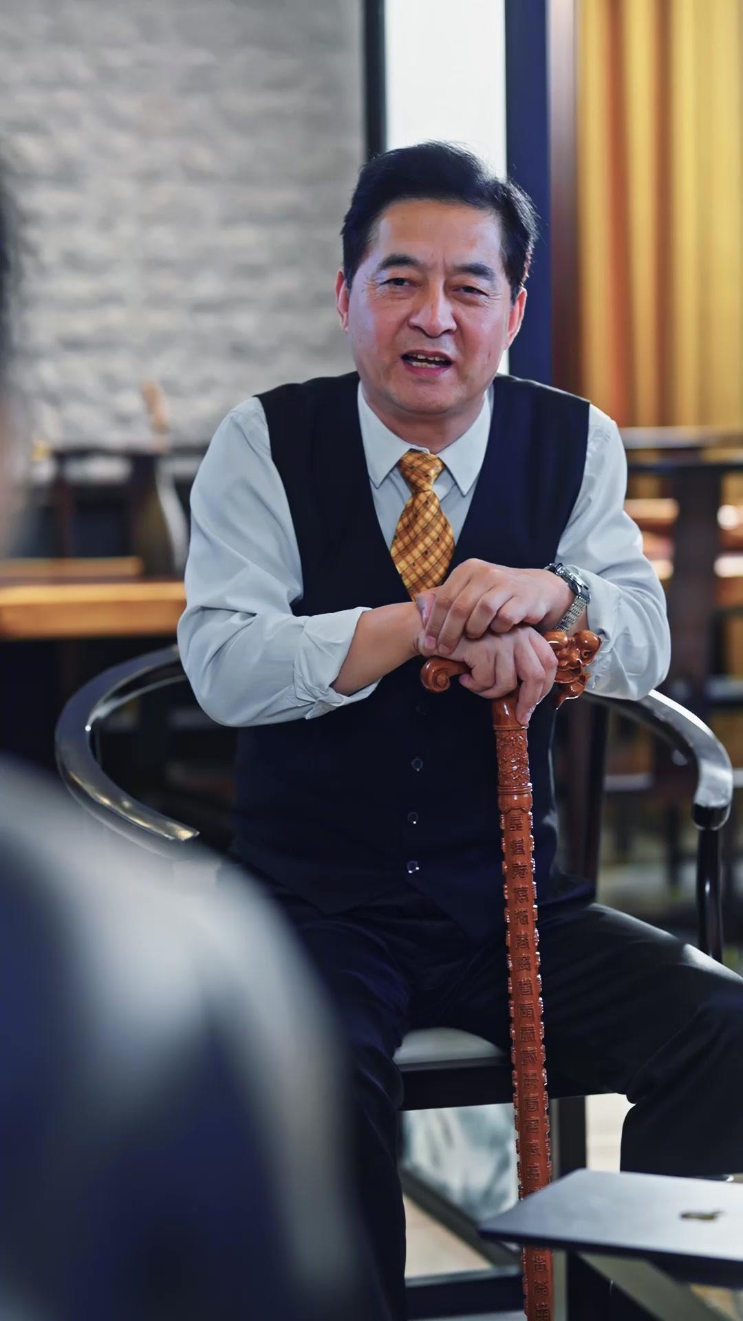 Sang Penyanyi Dibalik Topeng