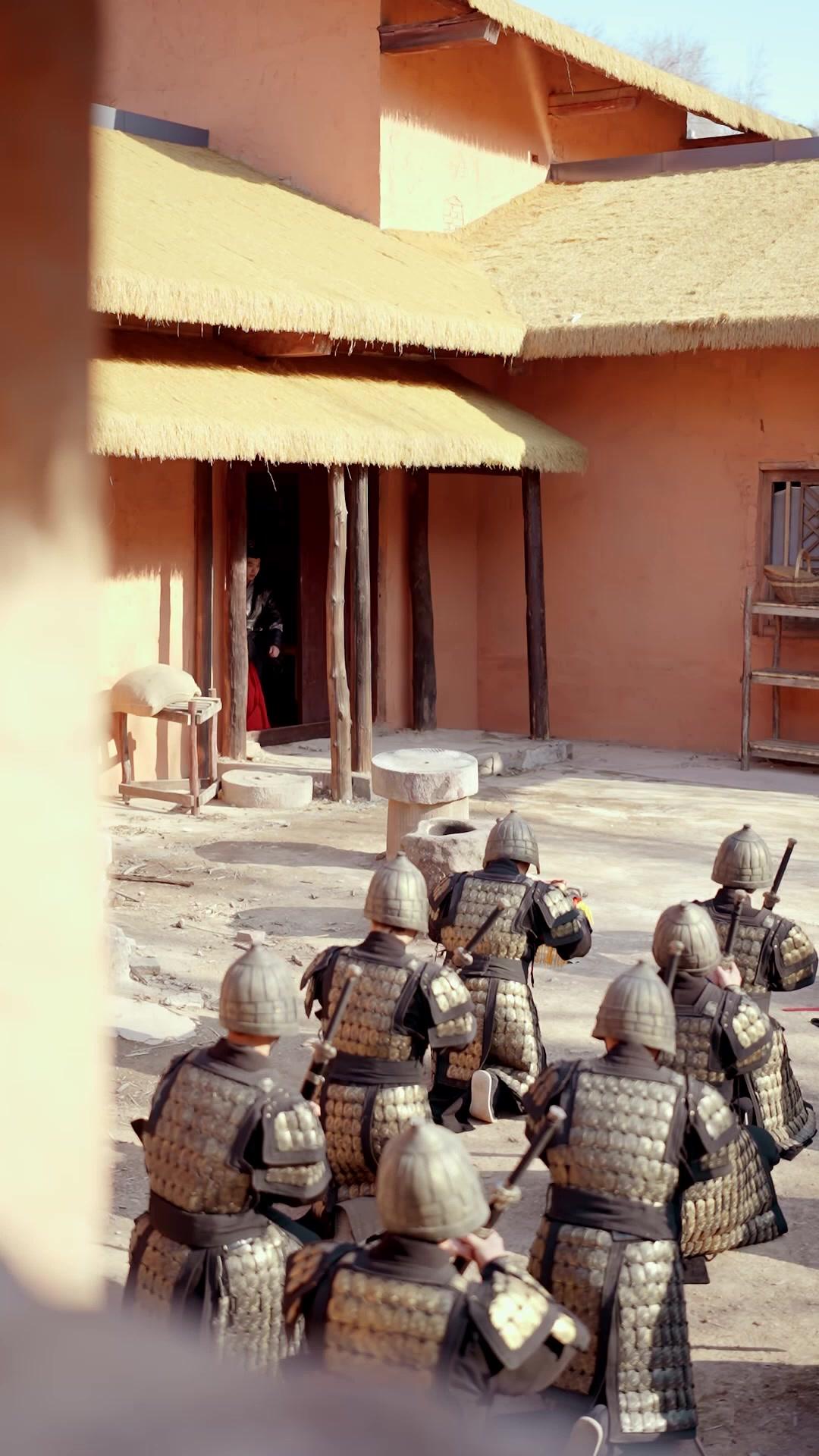 渣夫跪好，朕來了