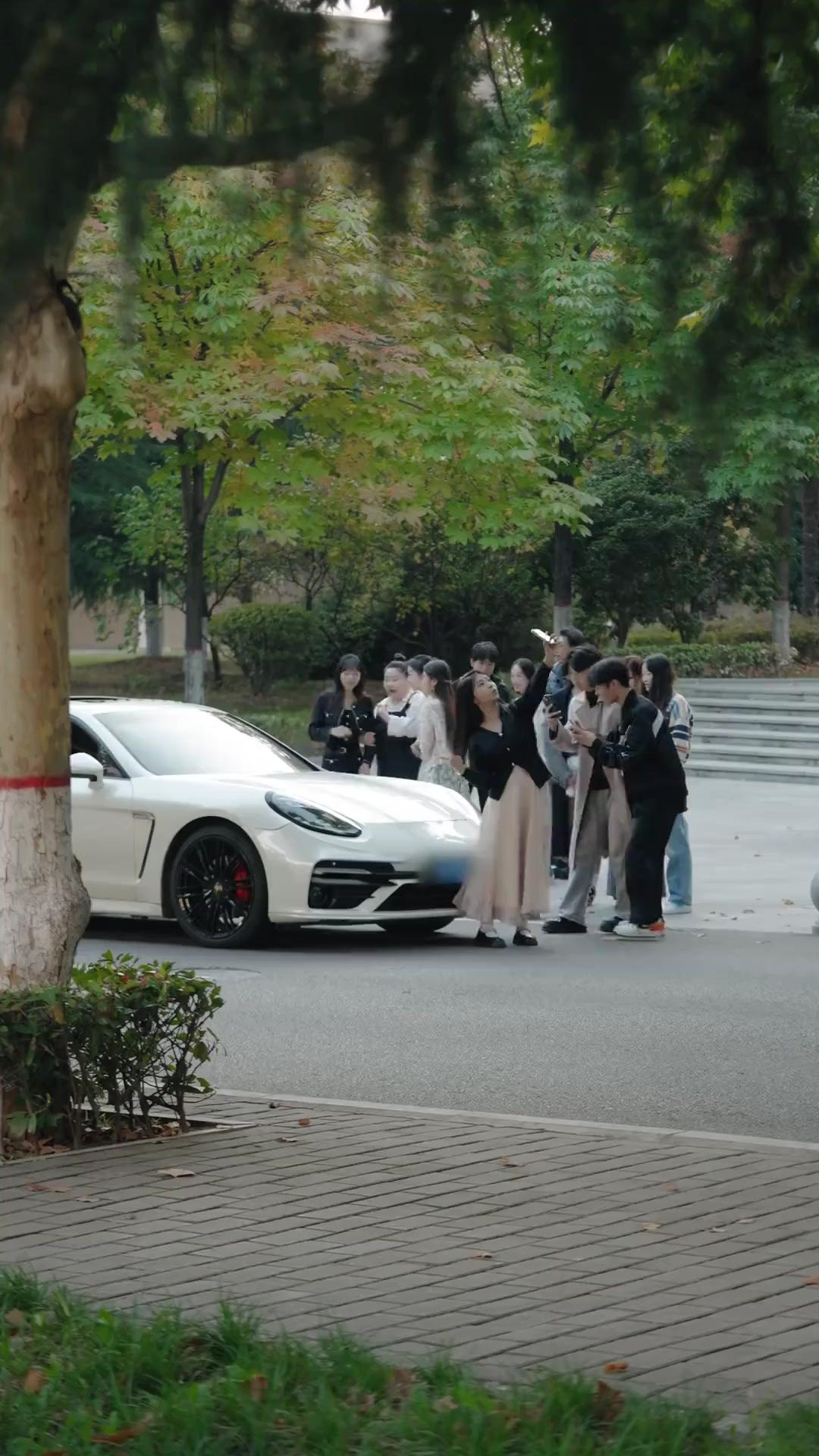 (Dubbed)Reborn to Crowned Love