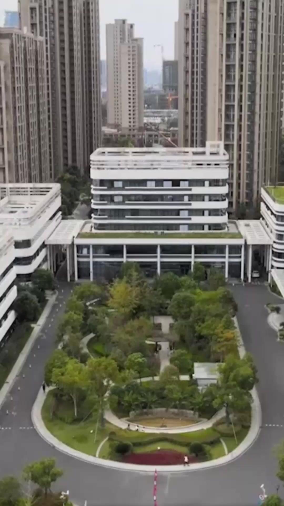 Usia tidak memisahkan cinta