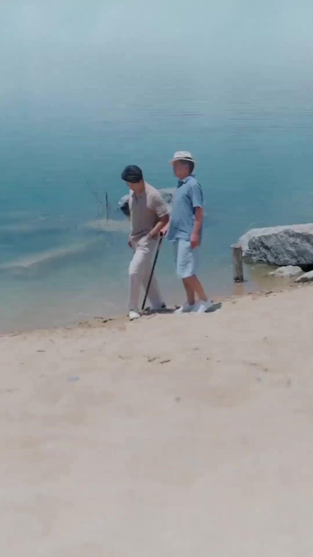 (Dublagem) O Ataque do Tubarão Gigante