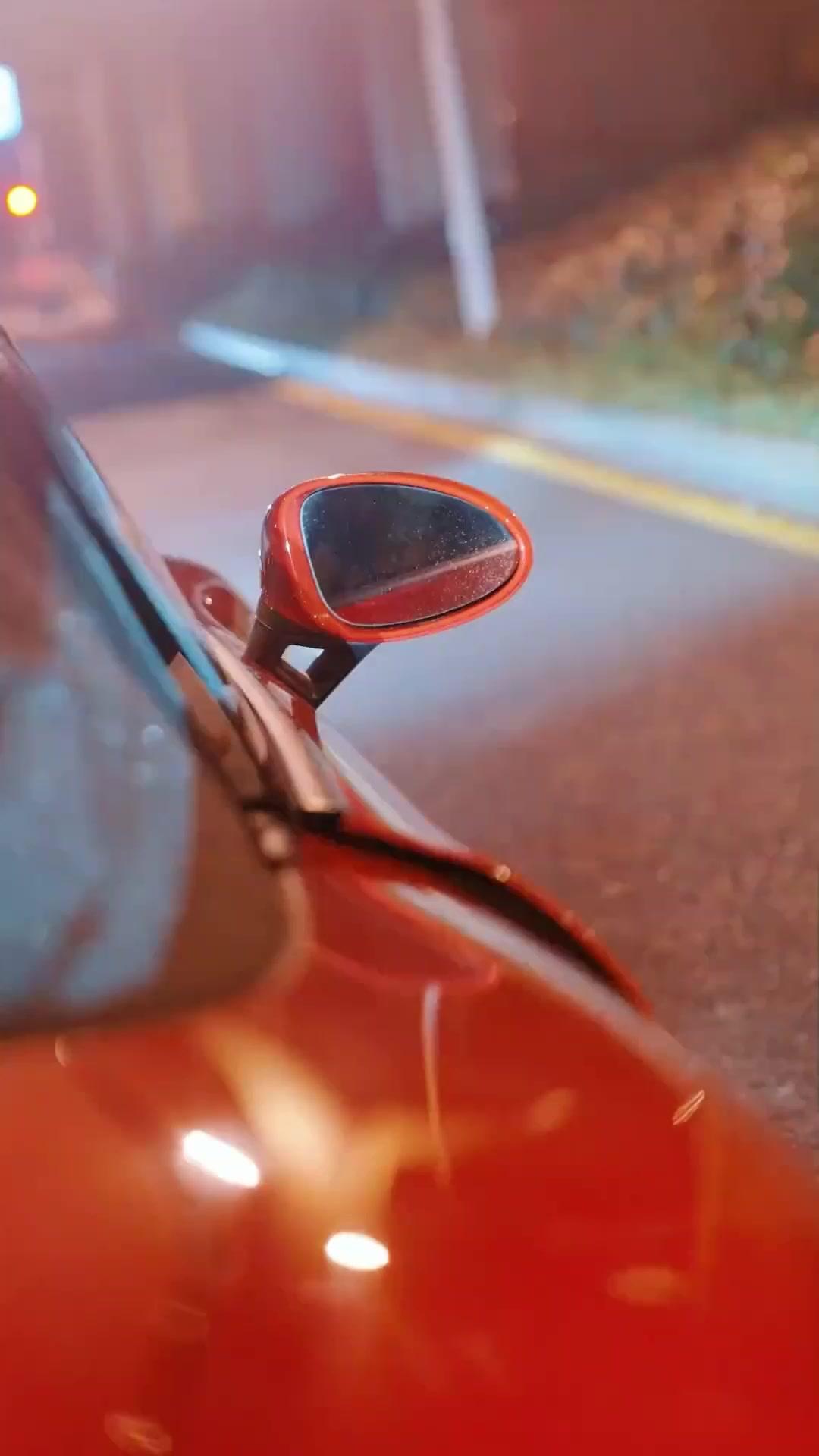 Angin bertiup, saya ingat kamu.