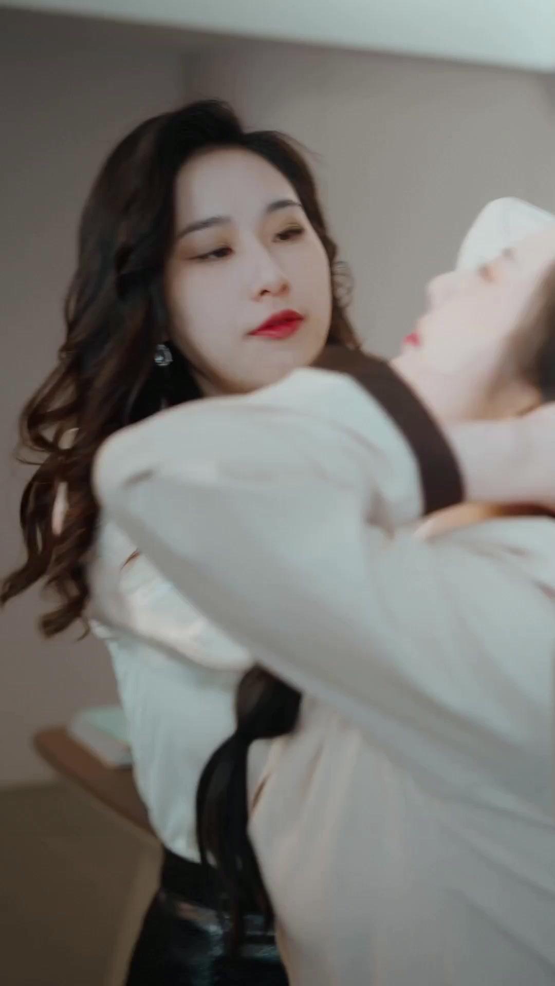 GENIE FILS, MÈRE MYSTÉRIEUSE