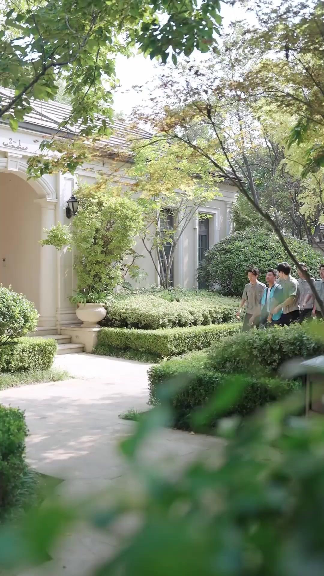 Hey, CEO! Your Delivery Guy's a Billionaire!