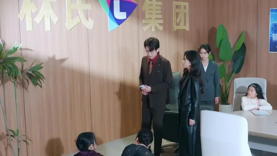 (Dublajlı) Gerçek Anne Sahte Anneyi Parçalıyor: Ofisdeki Düşüşün Ardından