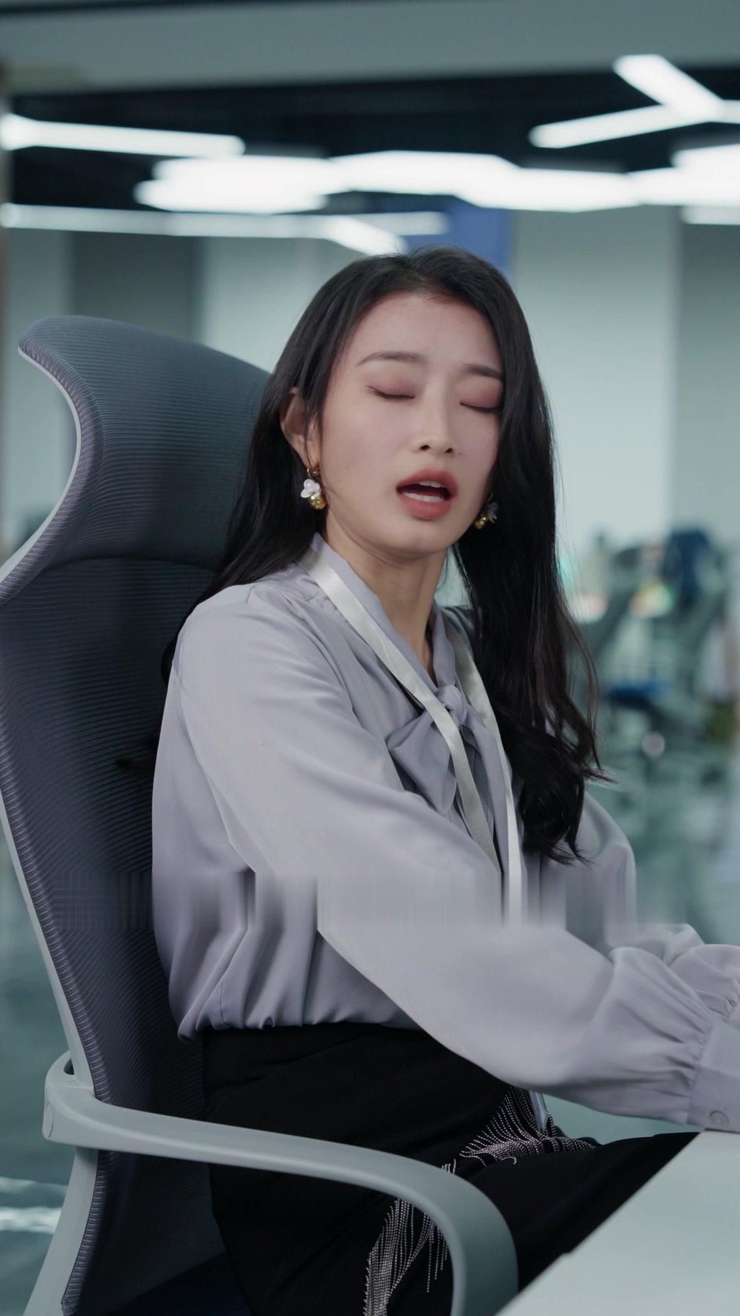 My Assistant Is My Lost Love?