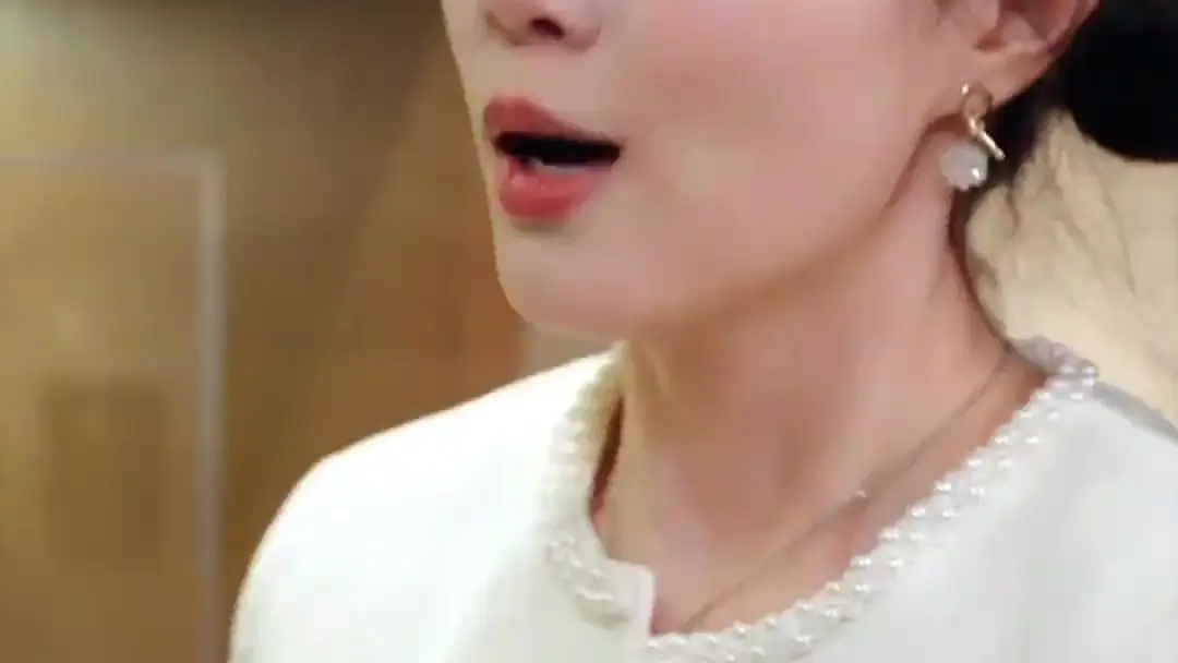 (Dublajlı) Ölümsüz Düştü Dünyaya, Eşim Kara Anka: Taşın İçindeki Yalan ve Bir Elmanın Kaderi