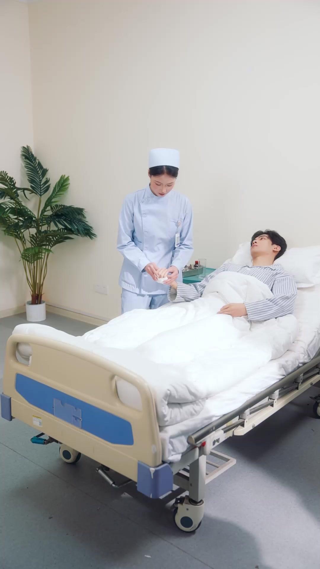 Air Mata di Balik Topeng Bisu