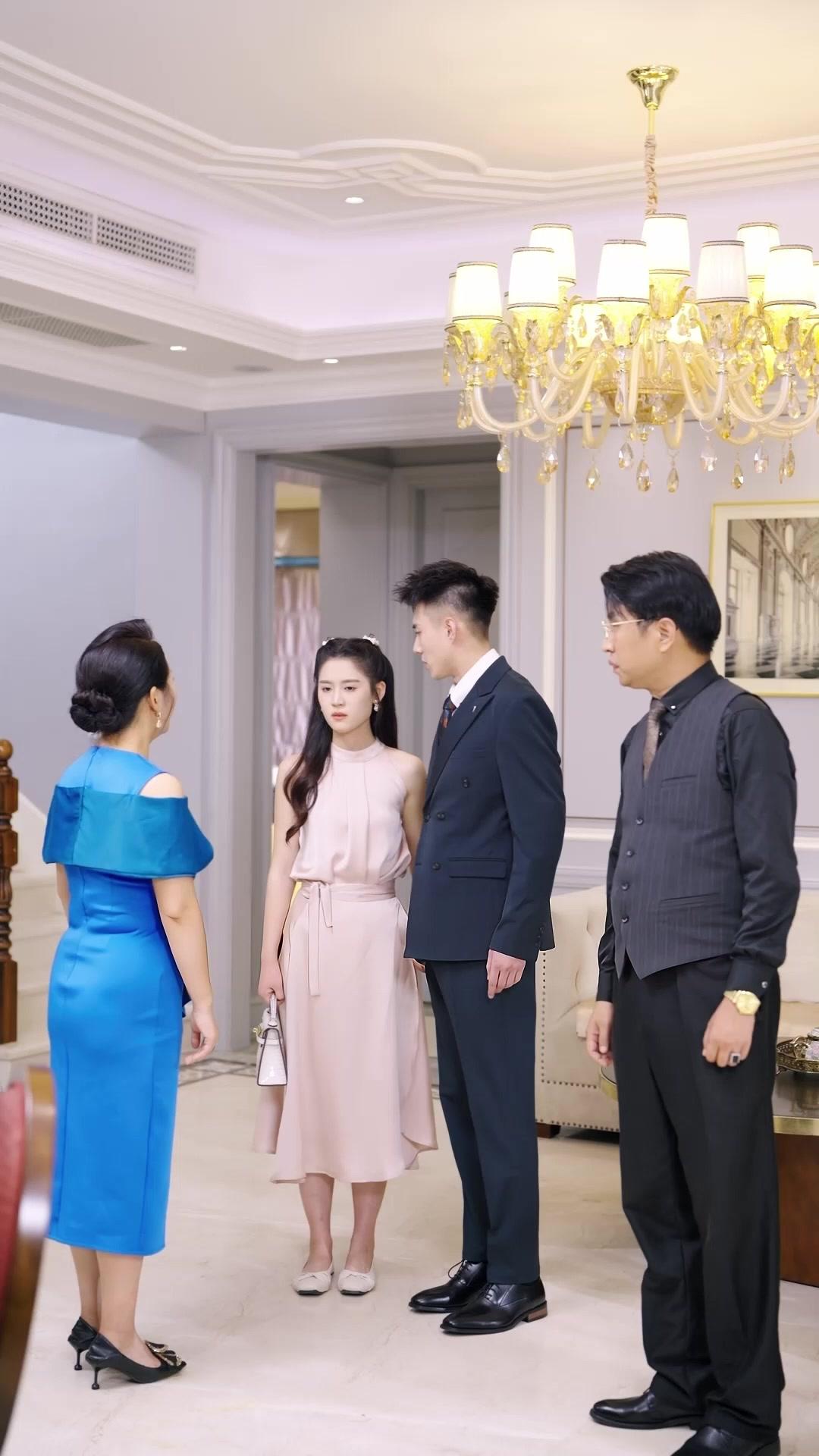 Clingy CEO Won't Let Me Go