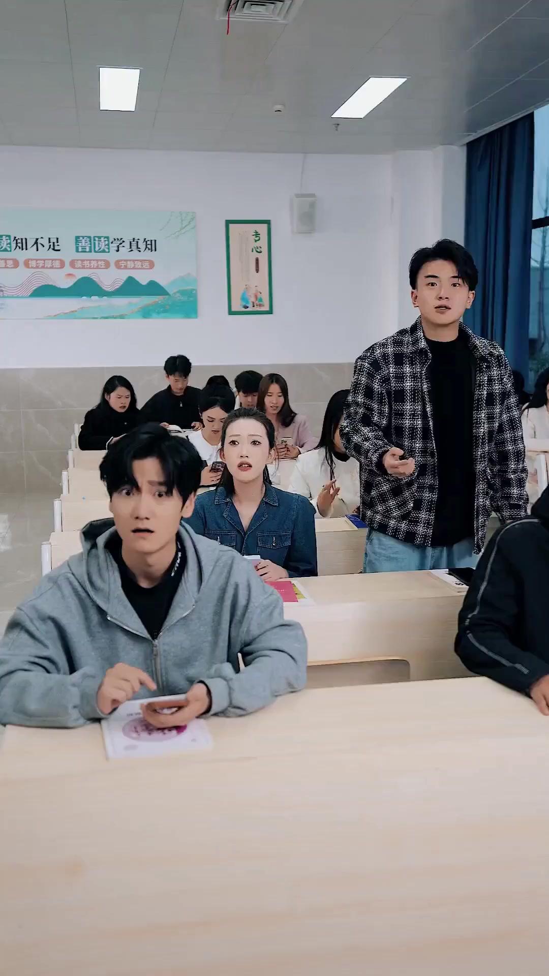 (Dublagem)O Galã Corre Atrás