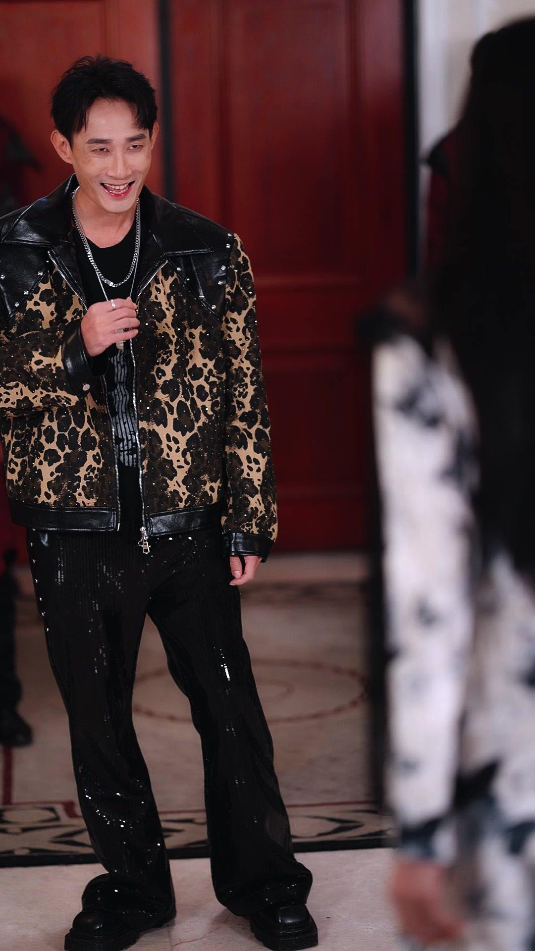 DES MONTAGNES À L'ÉTERNITÉ