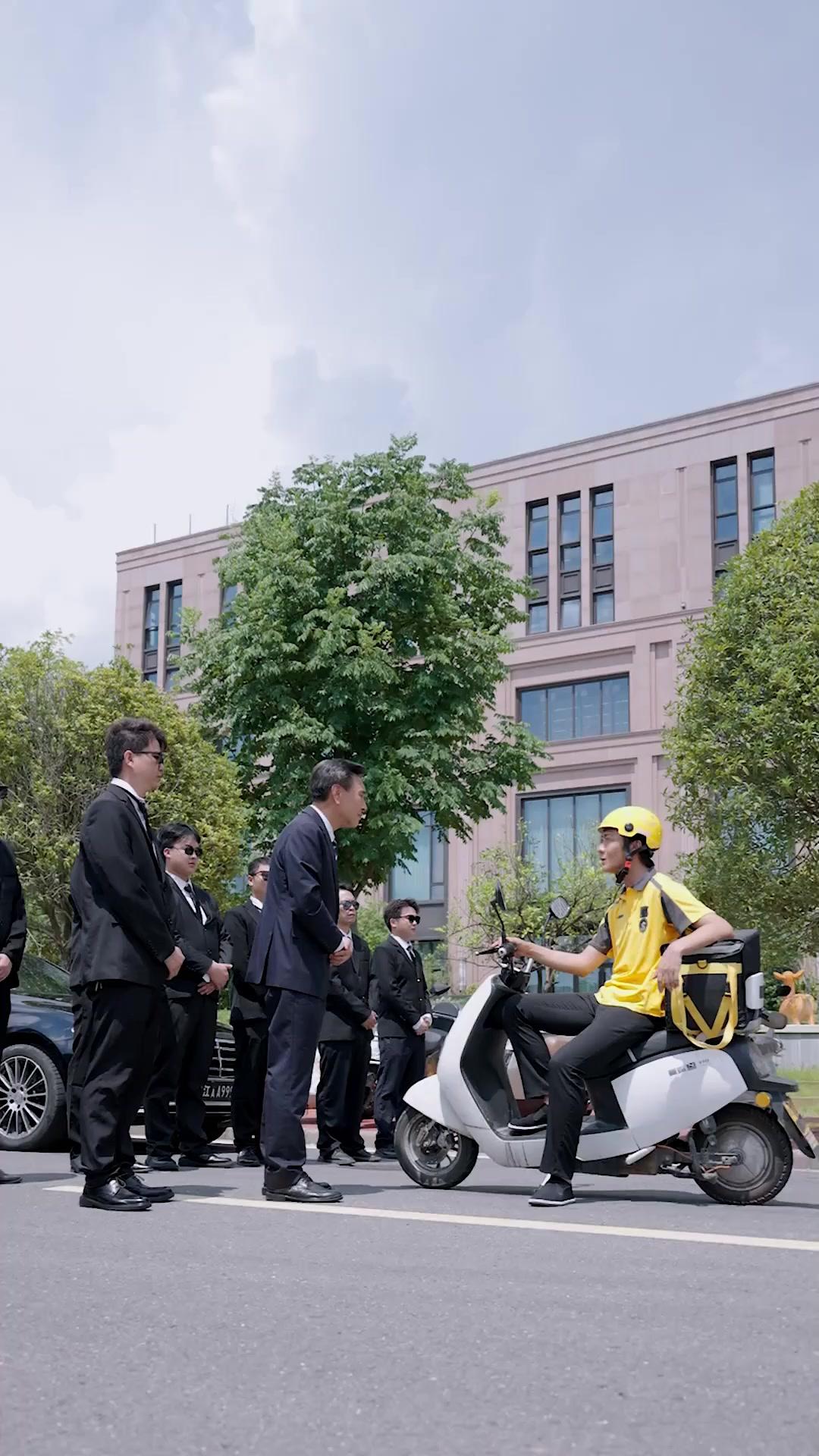 Traído Por Amor, Coroado Por Poder