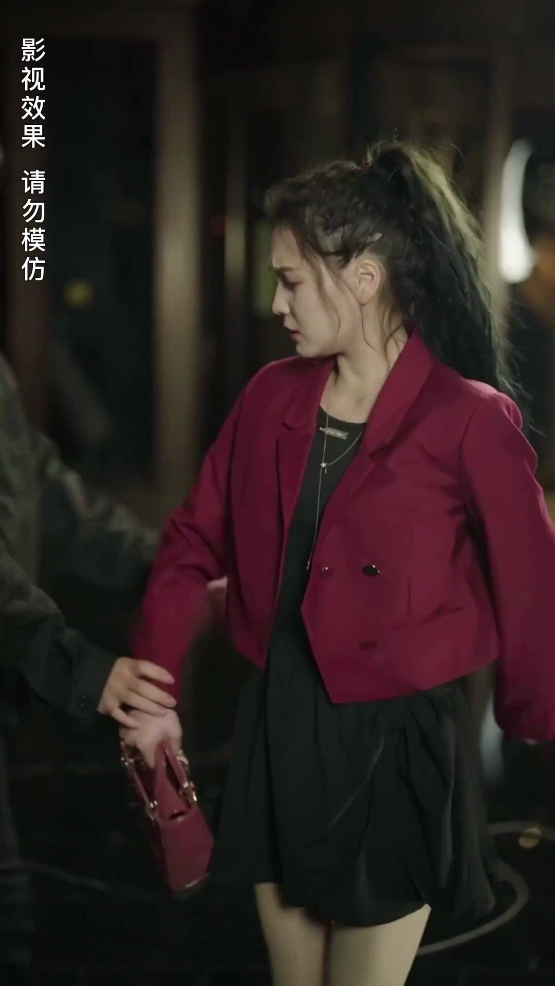 LA CHUTE ET LA COURONNE