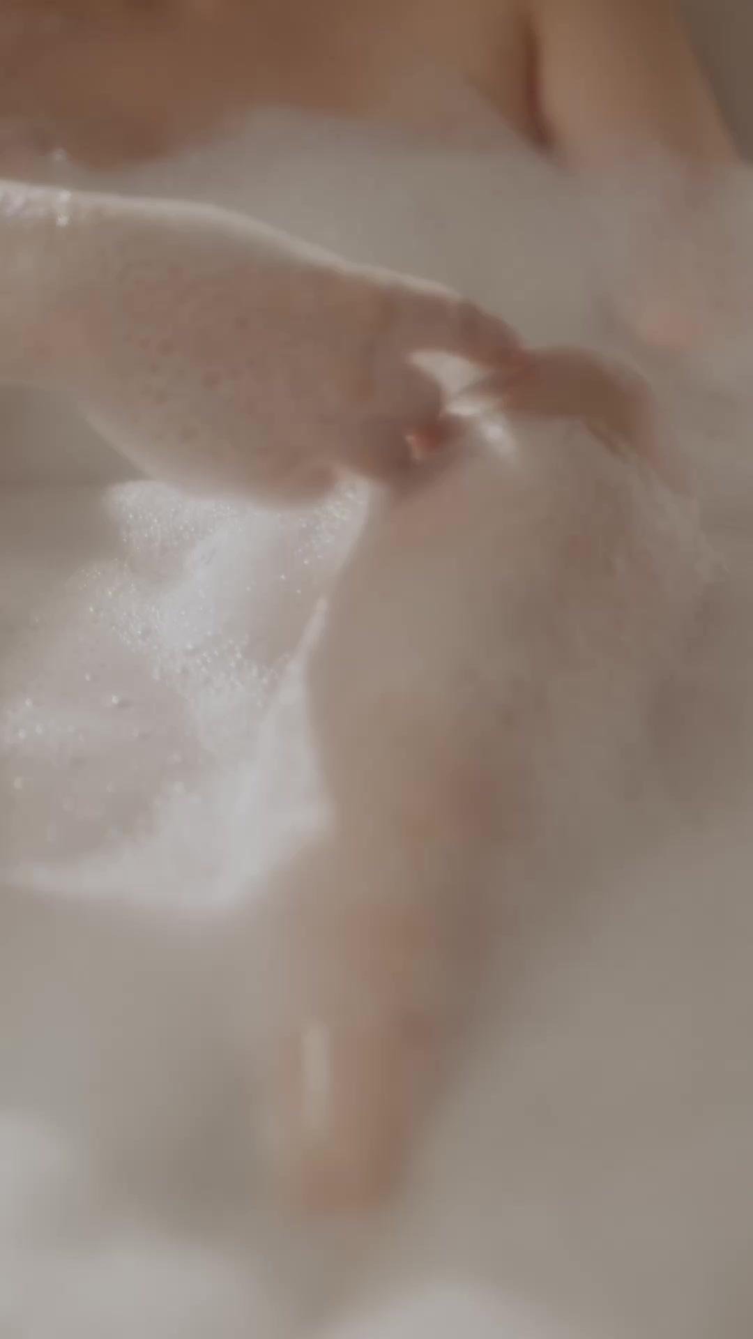 CEO in Danger: Her Guard’s Actually a Legend