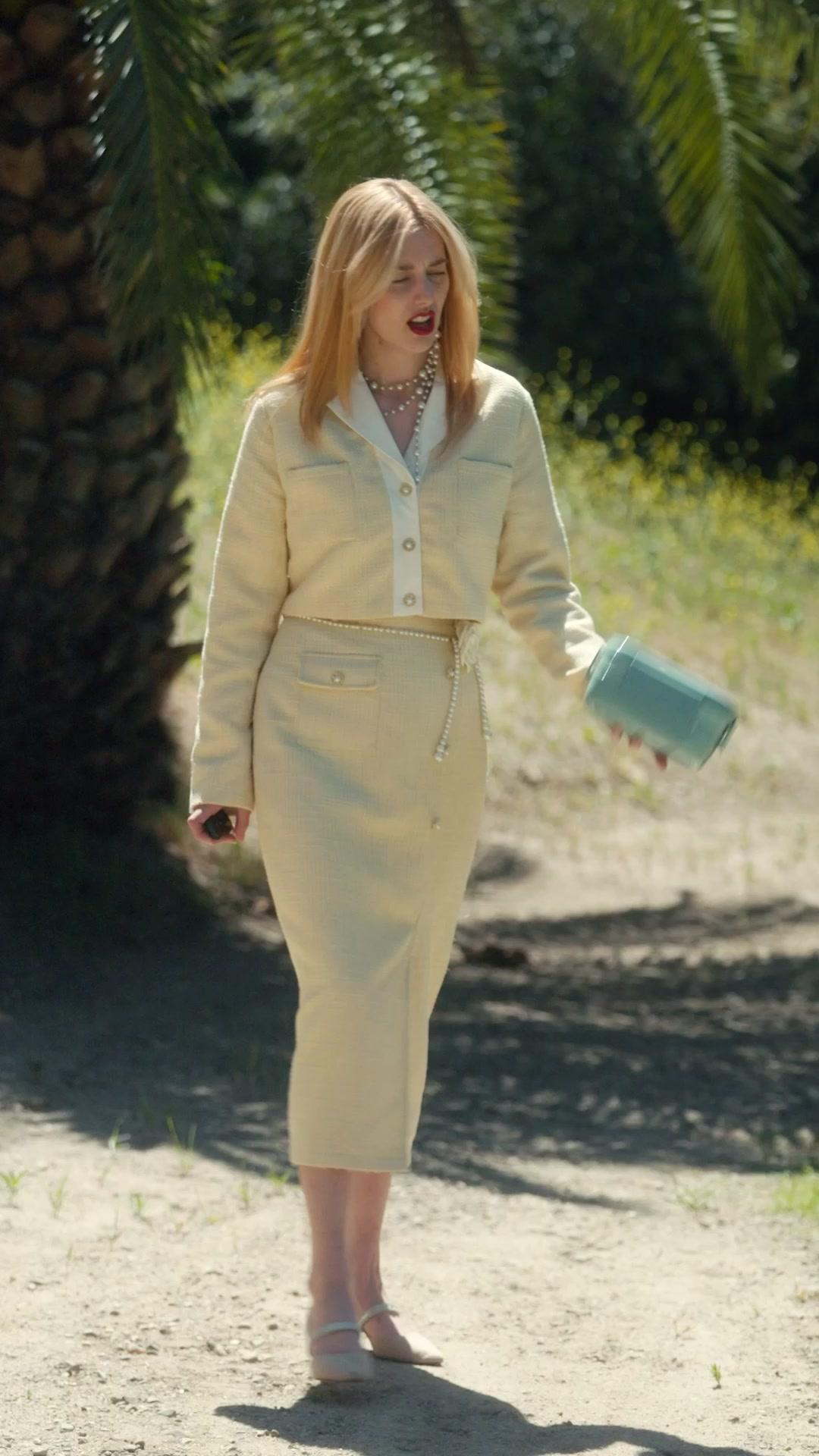 After Switched Fiancé, I Married a Mafia Boss