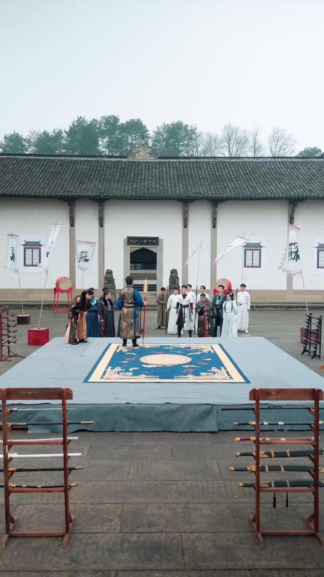 Satu Pukul Kayu, Dunia Tunduk