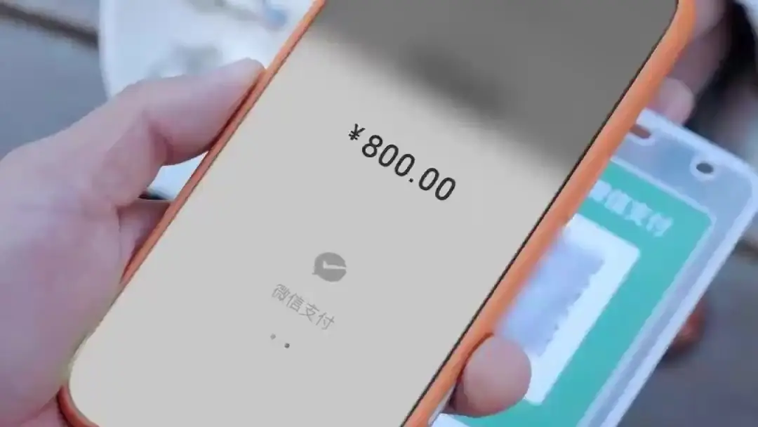 (Dublajlı) Ölümsüz Düştü Dünyaya, Eşim Kara Anka: Çin Pazarında Bir Vazo, Bin Yıllık Şaşkınlık