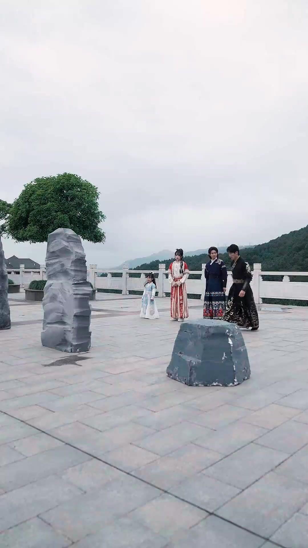 (Doblado)Honor bajo la sombra