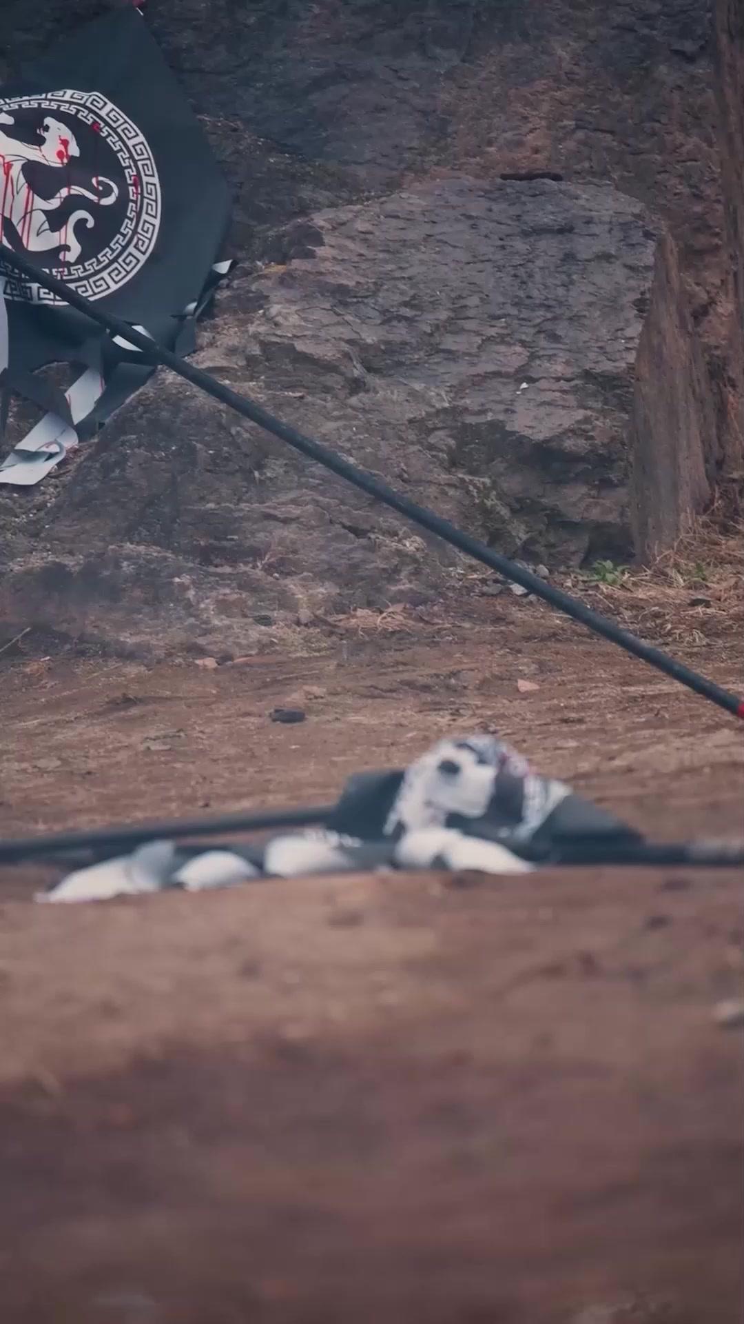 التّغنّي في مَهَبّ الرِّيحِ