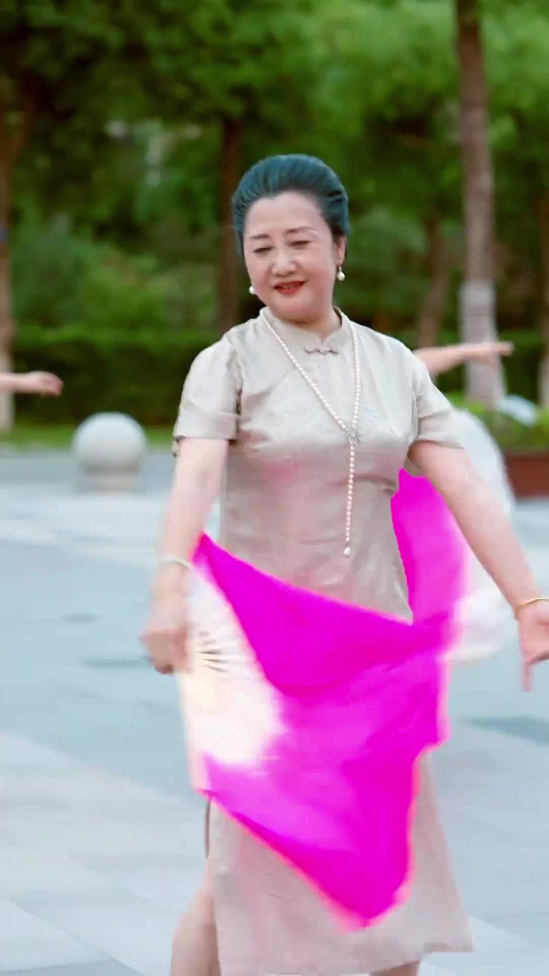 MARIAGE ÉCLAIR : LA PRINCESSE DU MILIEU