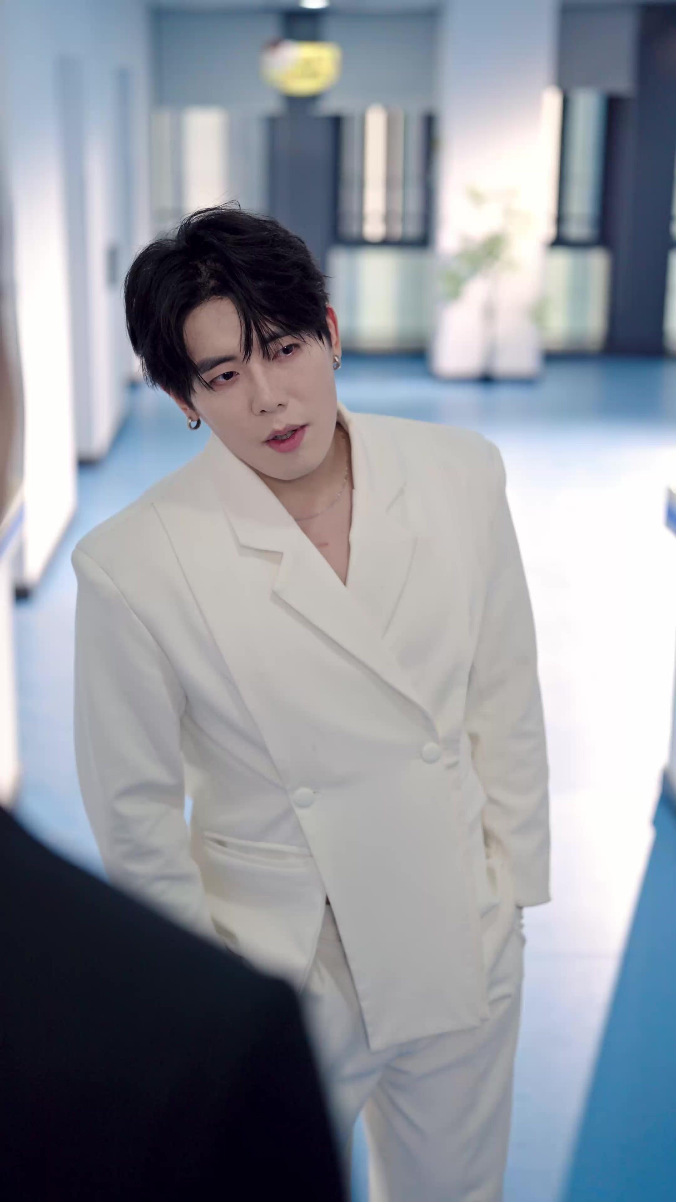 Istrinya Bos dari Kampung