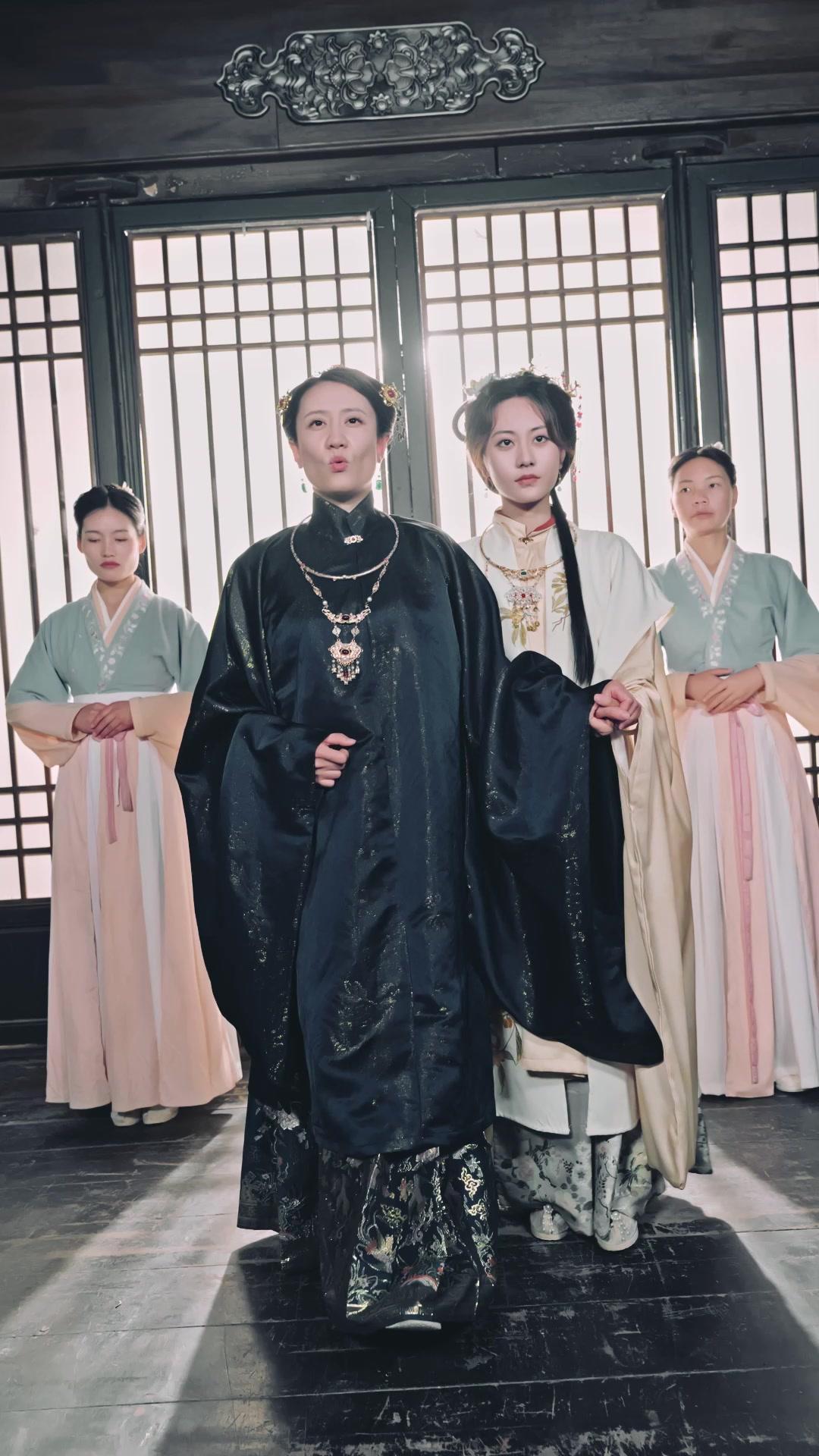 Ferro e Rossa: Il Destino del Regno