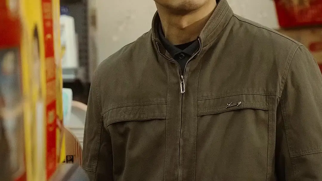 The Gloves That Spoke Louder Than Words