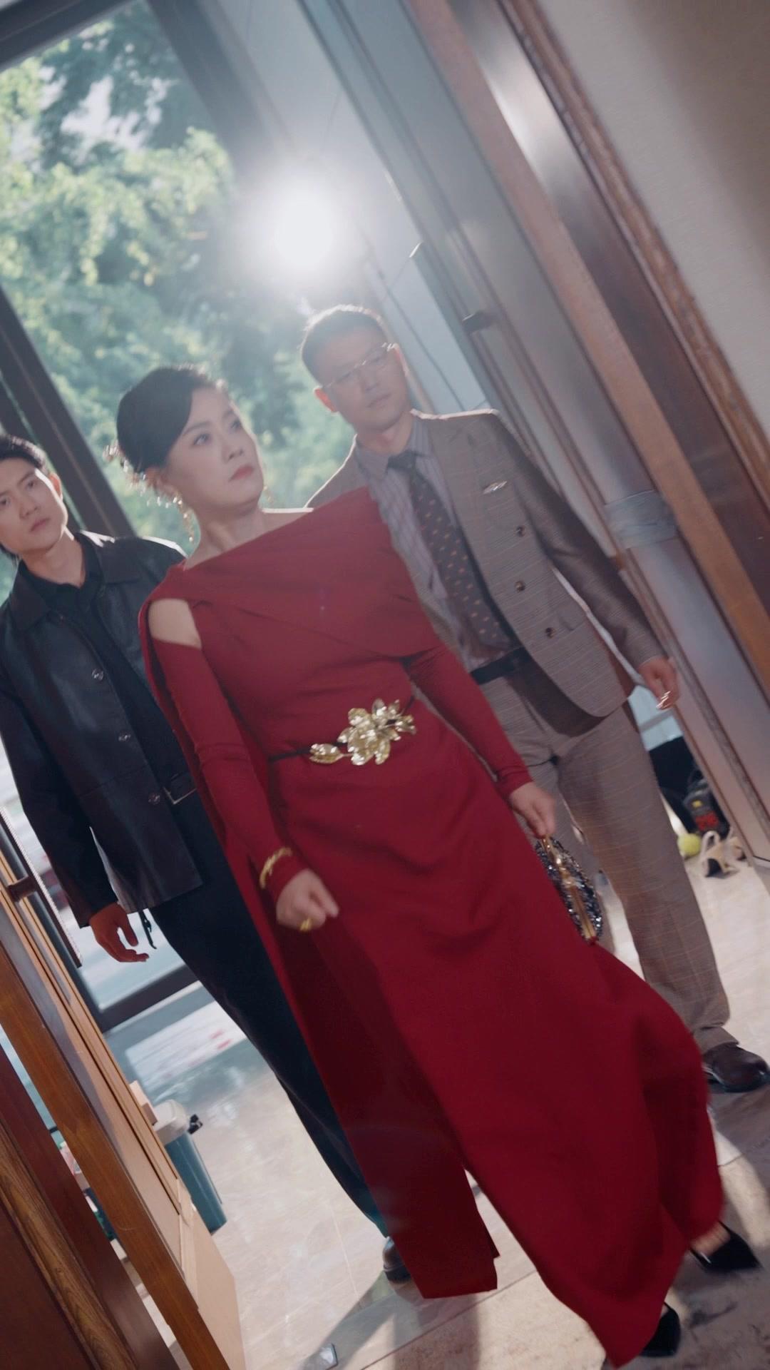 ¡Ella es mi nuera, respetenla!