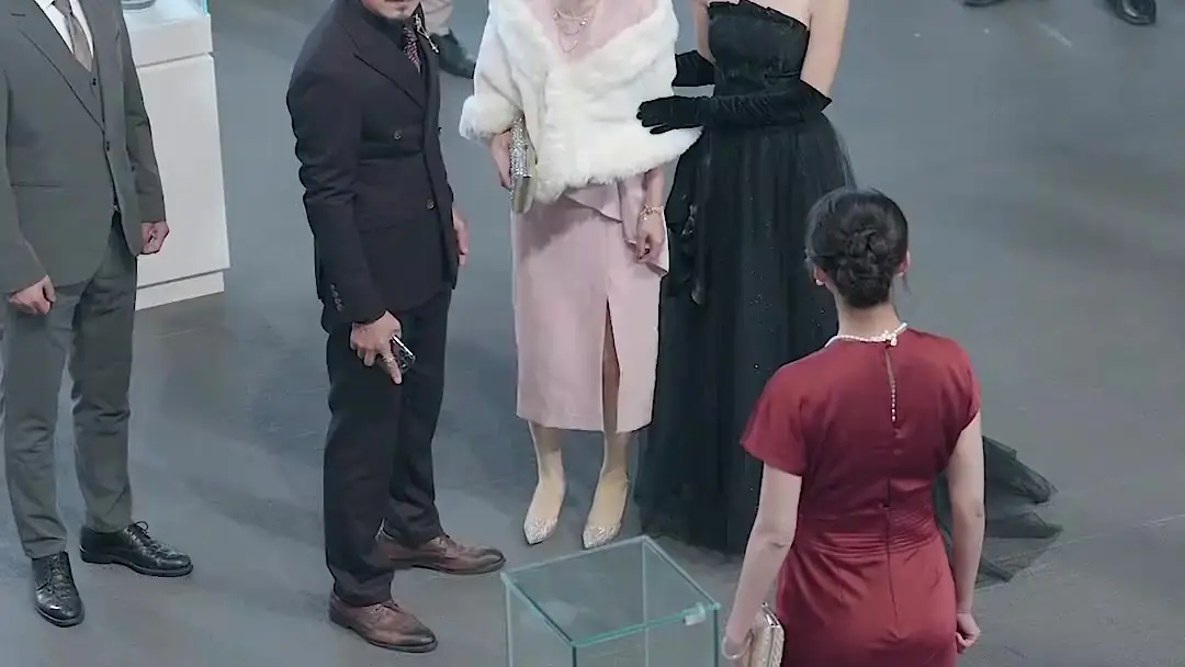 After the Divorce, I Ended My Ex-Husband: When Pearls Speak Louder Than Words