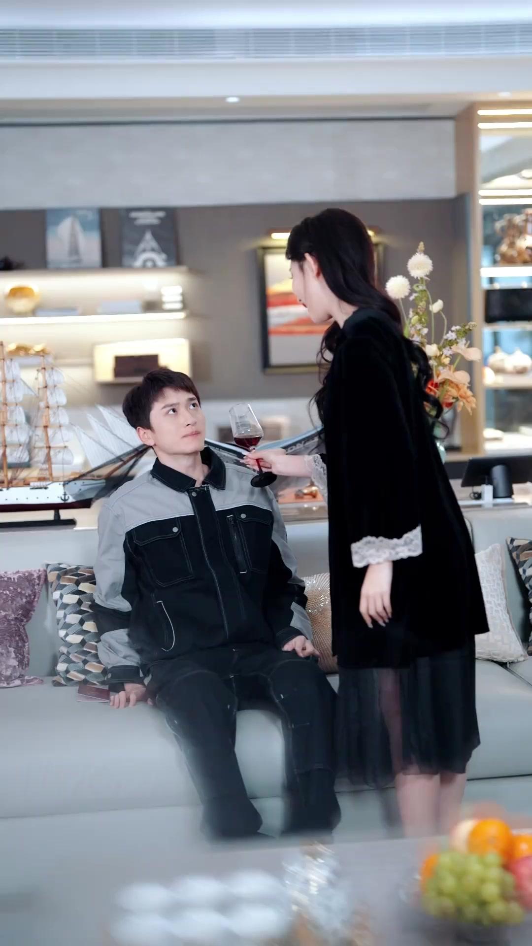 عامل البناء يتزوج المديرة