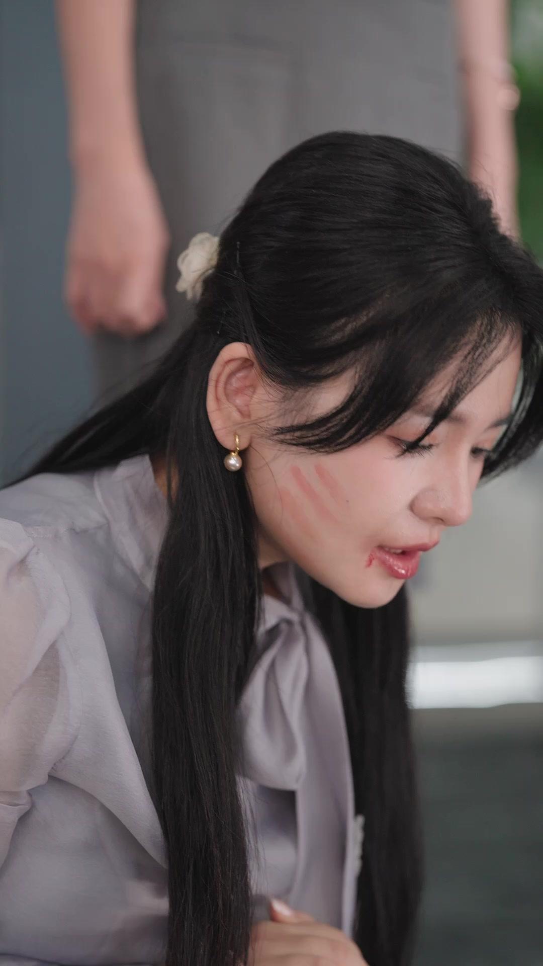 C'EST MOI LA VRAIE, DÉGAGE! 