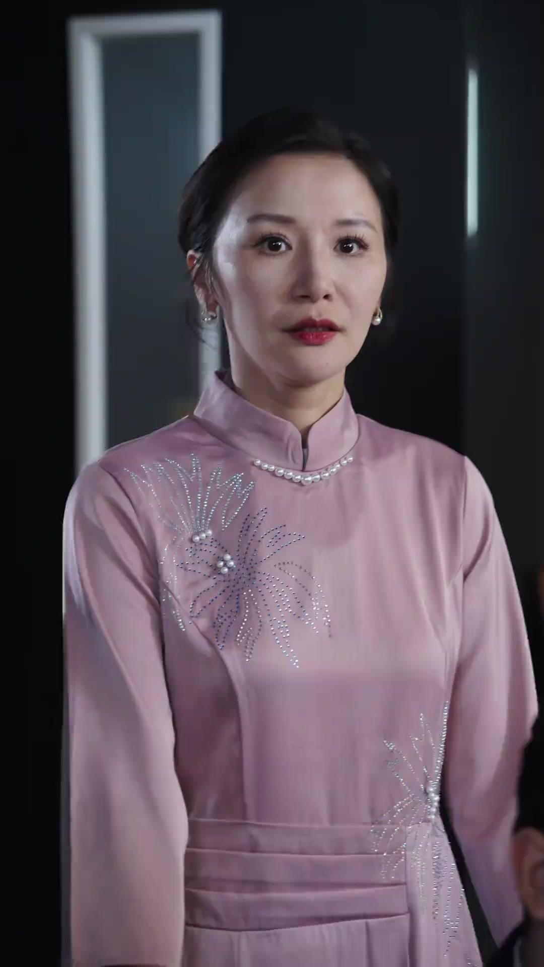 Heiress Sisters Back for Blood