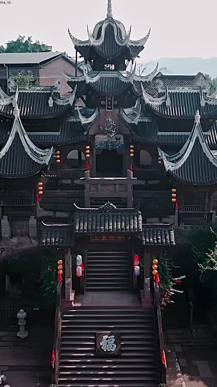 ยอดหญิงสะท้านแผ่นดิน