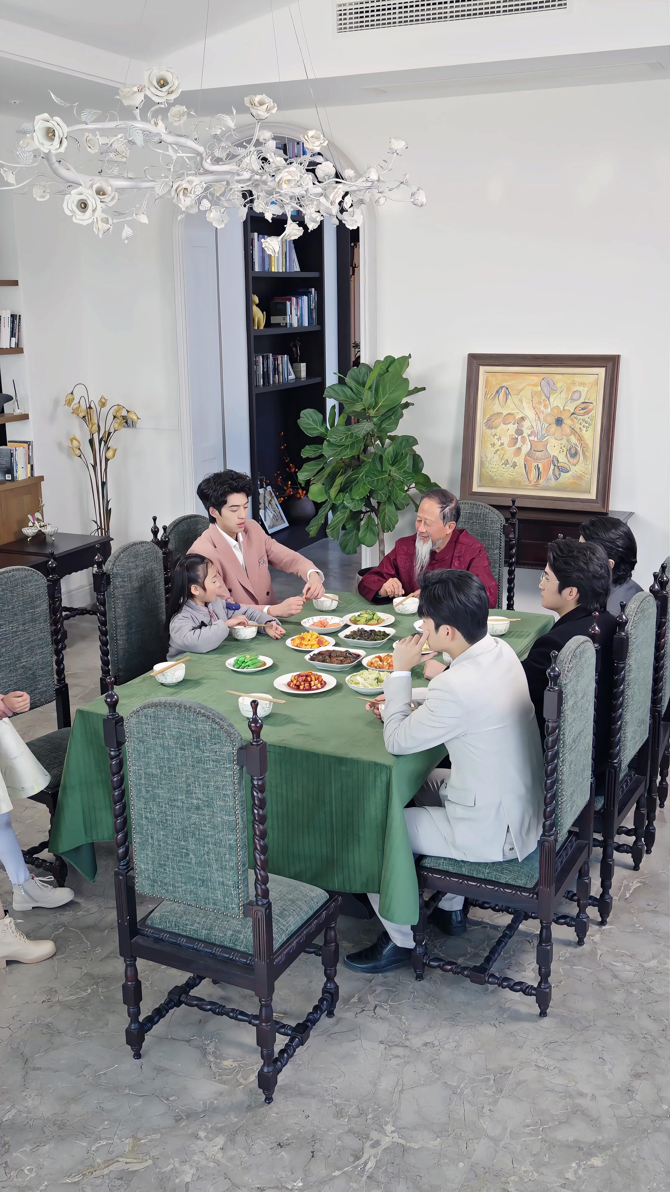 Bé Rồng Đến Chúc Phúc