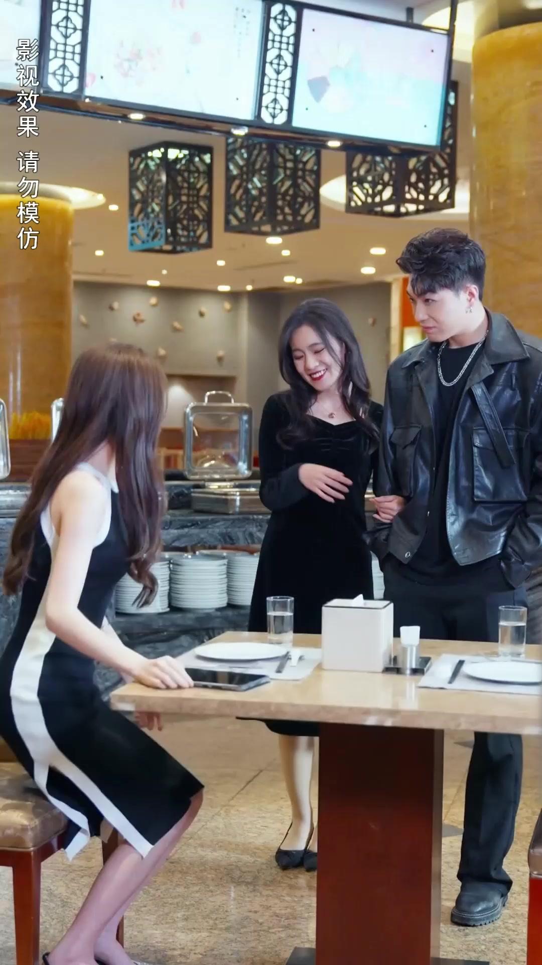 VIVIENNE : L'ÉPOUSE INTERDITE DES LÉGER