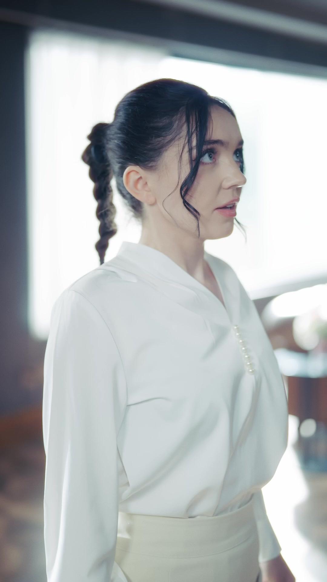 JEU DE DENTELLE AVEC LE PDG