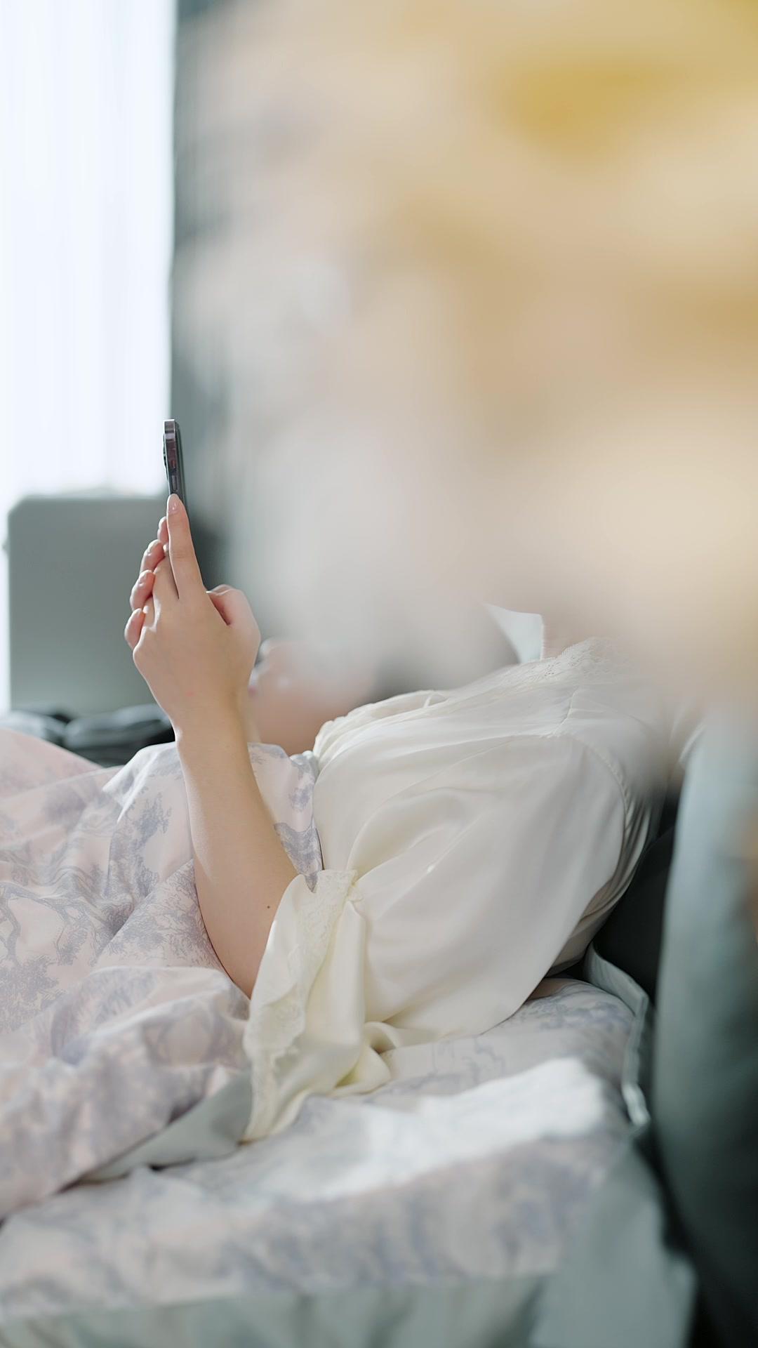 Help! My Reborn Queen Needs My Favor!