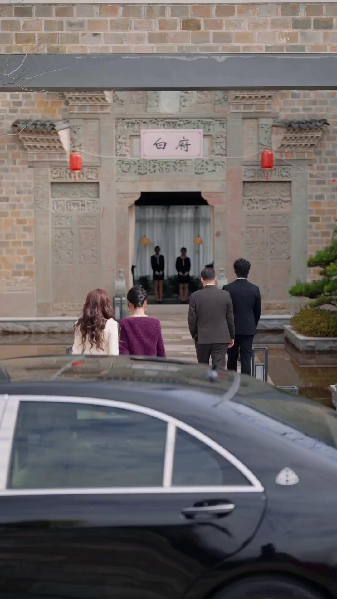 (Dubbed) Stay Away! She’s a Violent Psycho!