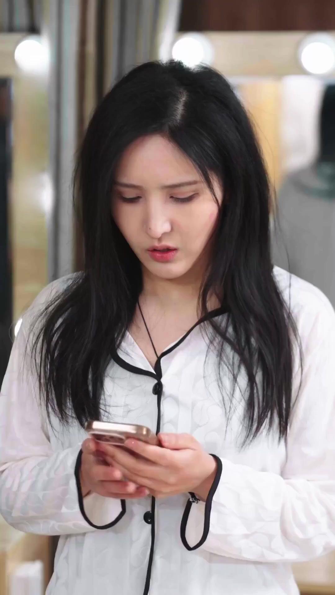 À TRAVERS LES ÉPREUVES