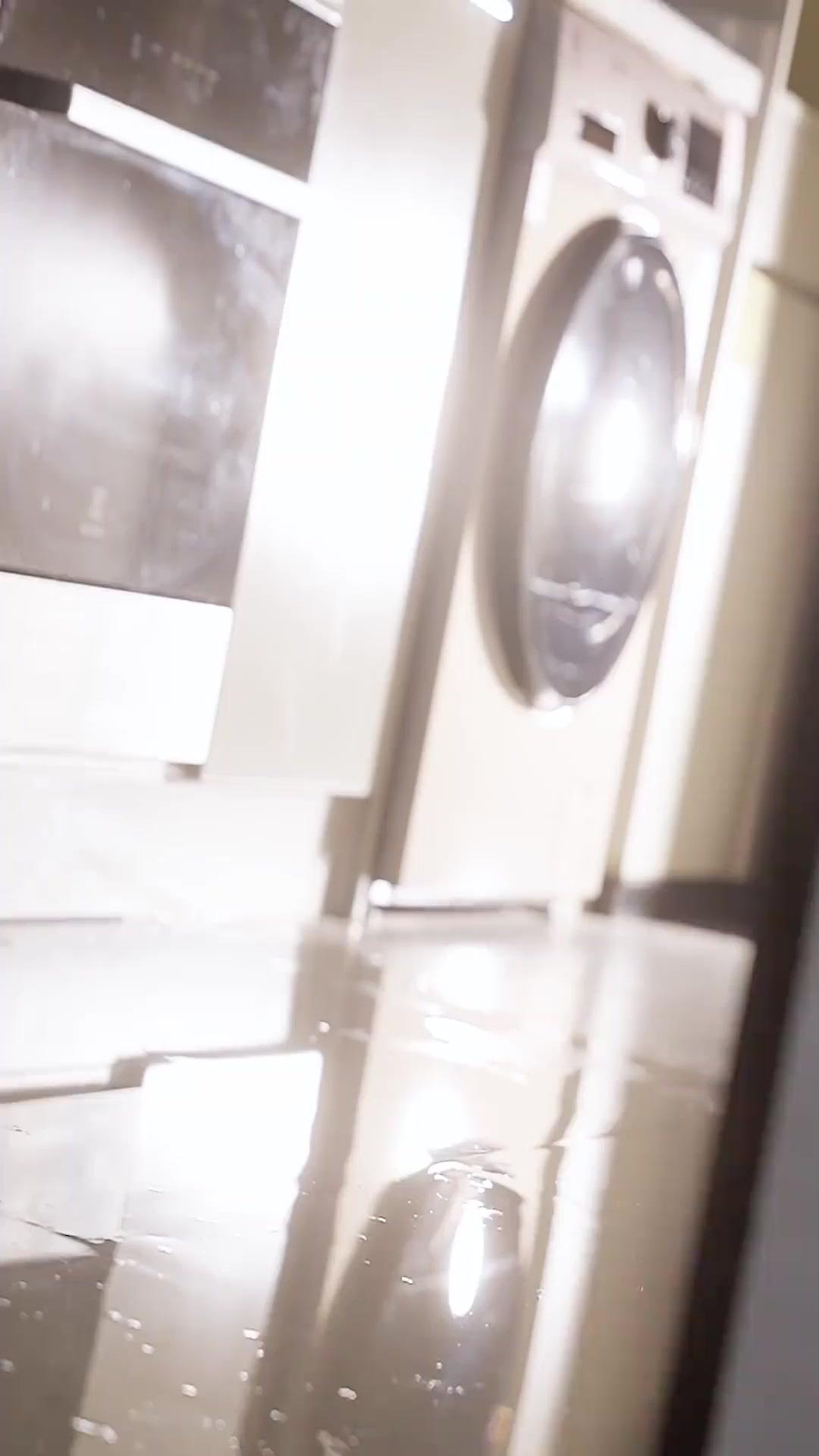 ADIEU LA DÉESSE, BONJOUR LE SYSTÈME