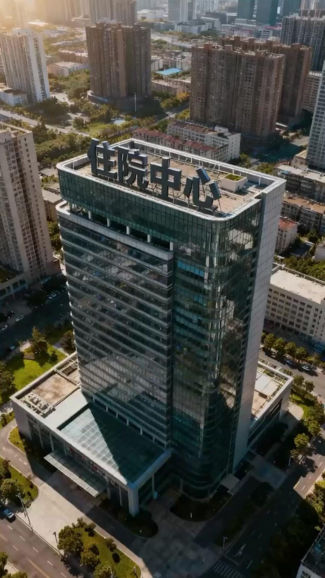 我為弟弟演白月光，卻轉身嫁給他哥