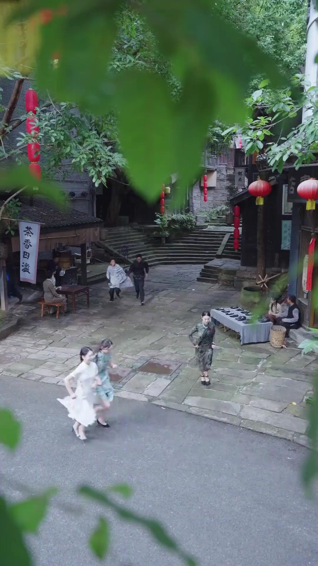 Tawanan Bumi, Tapi Bukan Kamu