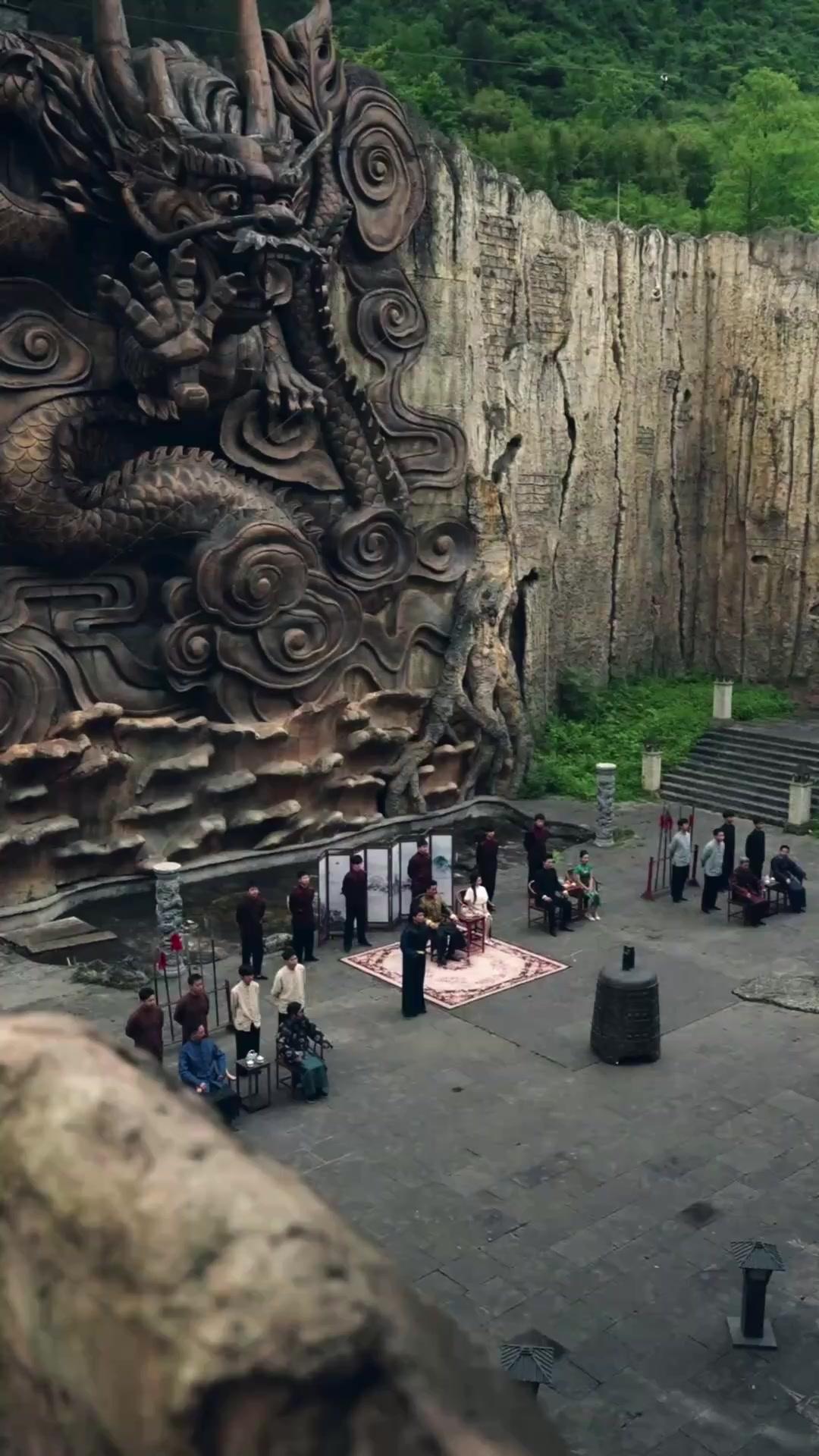 عند شوقٍ لا لقاء فيه