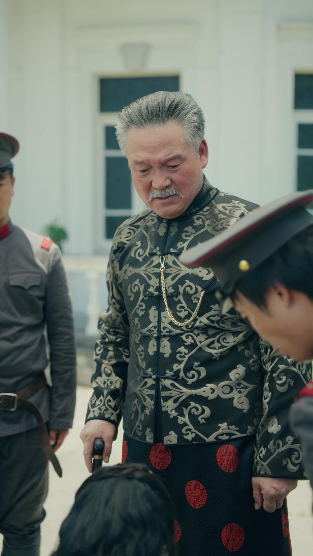 Komandan, Putrimu Tukang Sepatu