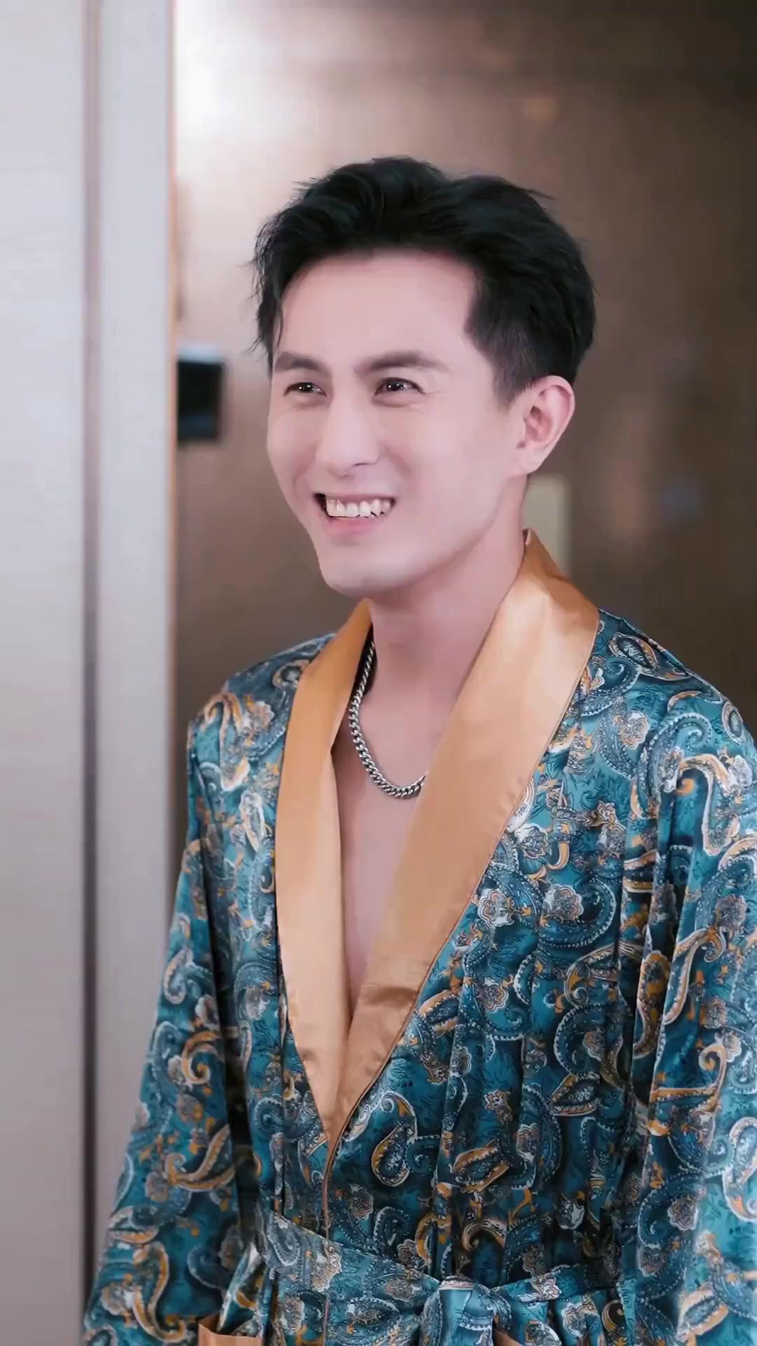 (Lồng tiếng) Không Thể Chạm Tới