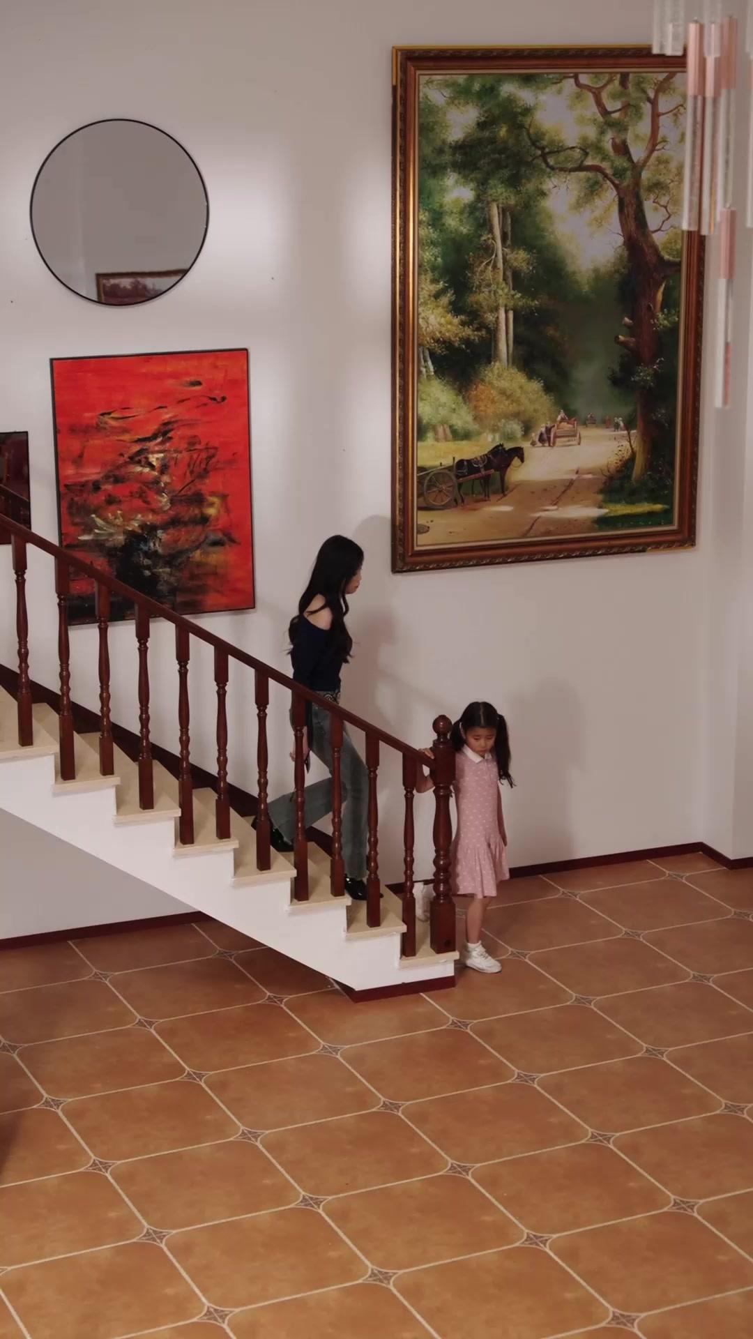 DEMI-MORT, DEMI-VIVANTE